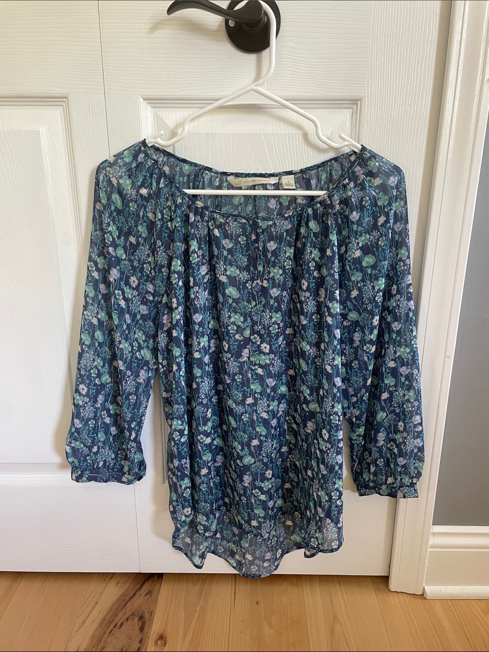 Lauren Conrad floral peasant top size small